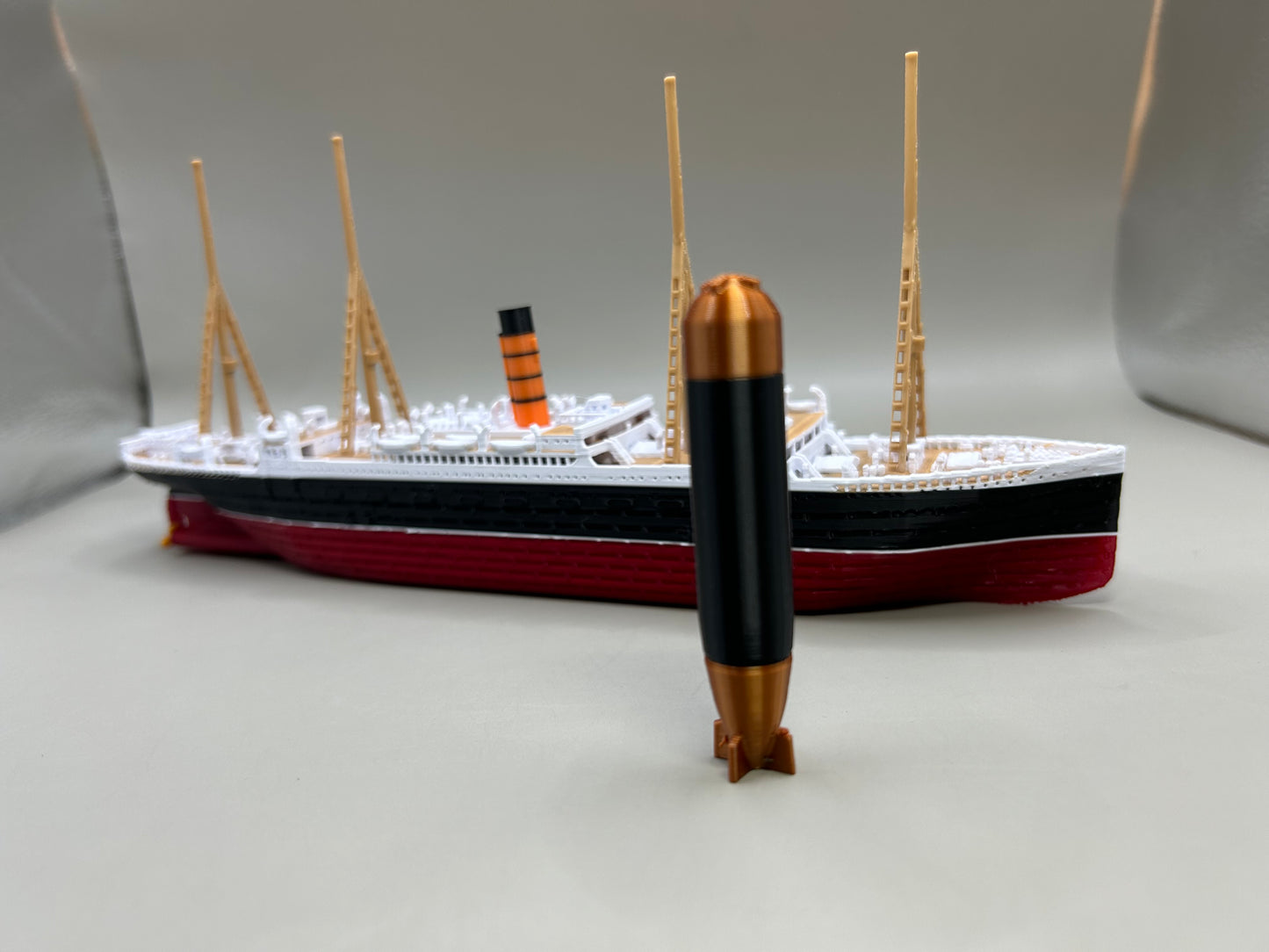 RMS Carpathia Submersible Model, Educational Model, FLOATS & SINKS Historically accurate