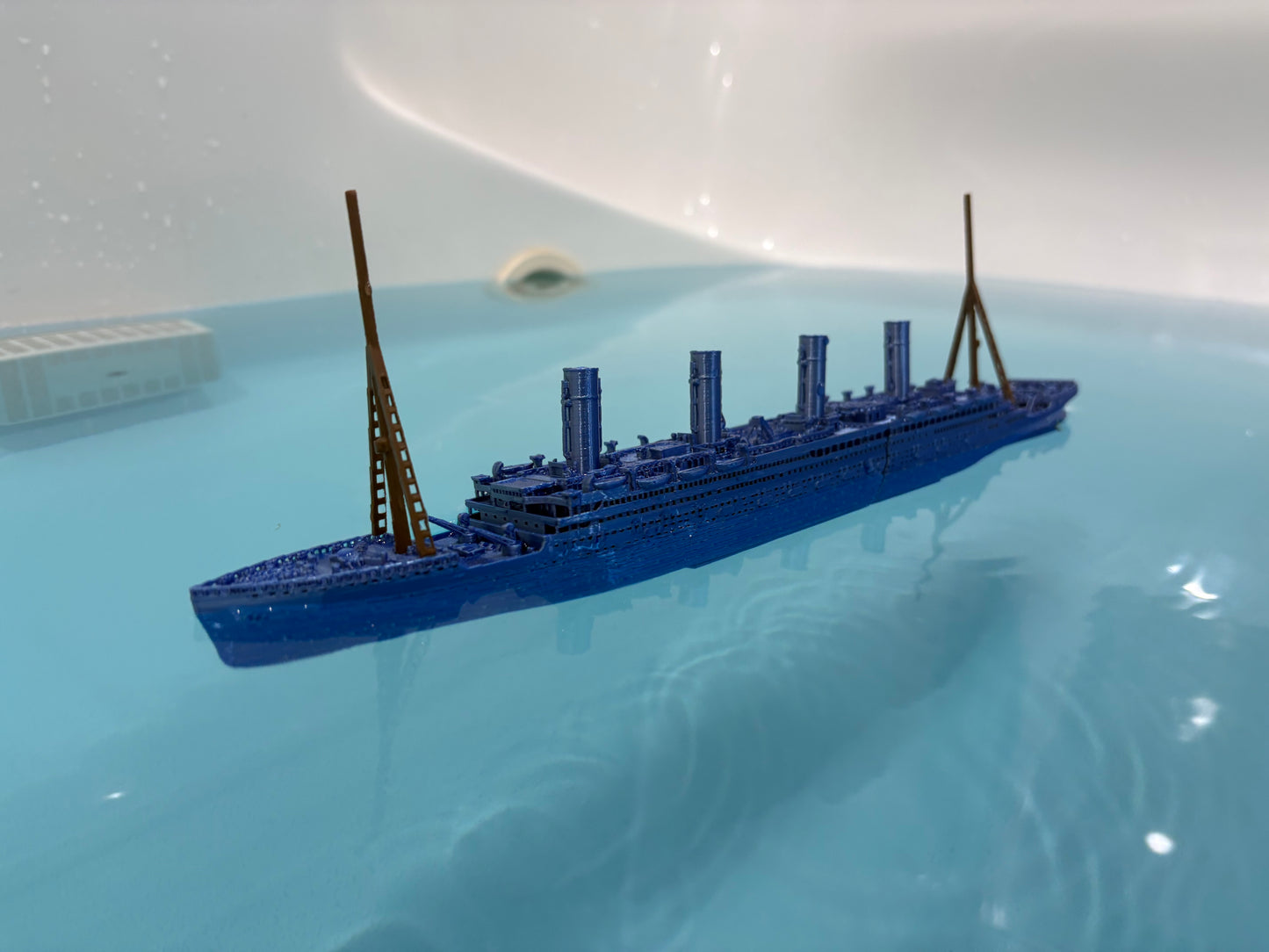 RMS Diamondtanic Submersible Model, Educational Model, FLOATS & SINKS