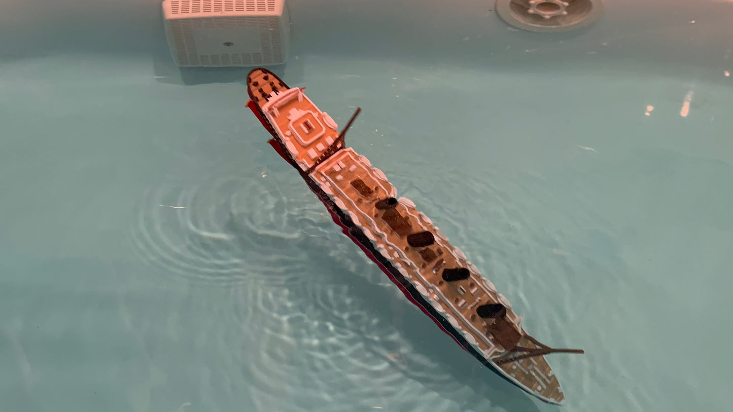 RMS Lusitania Submersible Model, Educational Model, FLOATS & SINKS Historically accurate