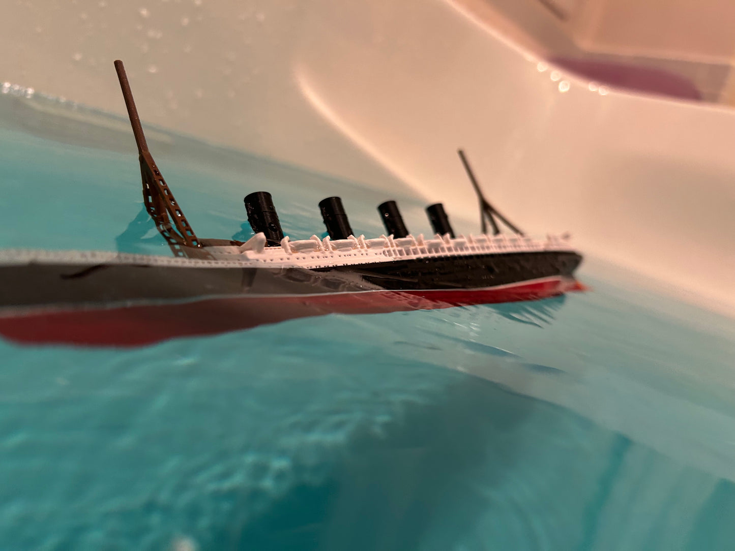 RMS Lusitania Submersible Model, Educational Model, FLOATS & SINKS Historically accurate