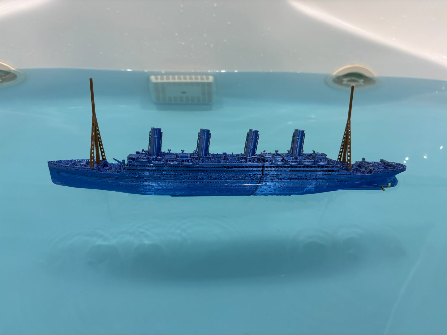 RMS Diamondtanic Submersible Model, Educational Model, FLOATS & SINKS