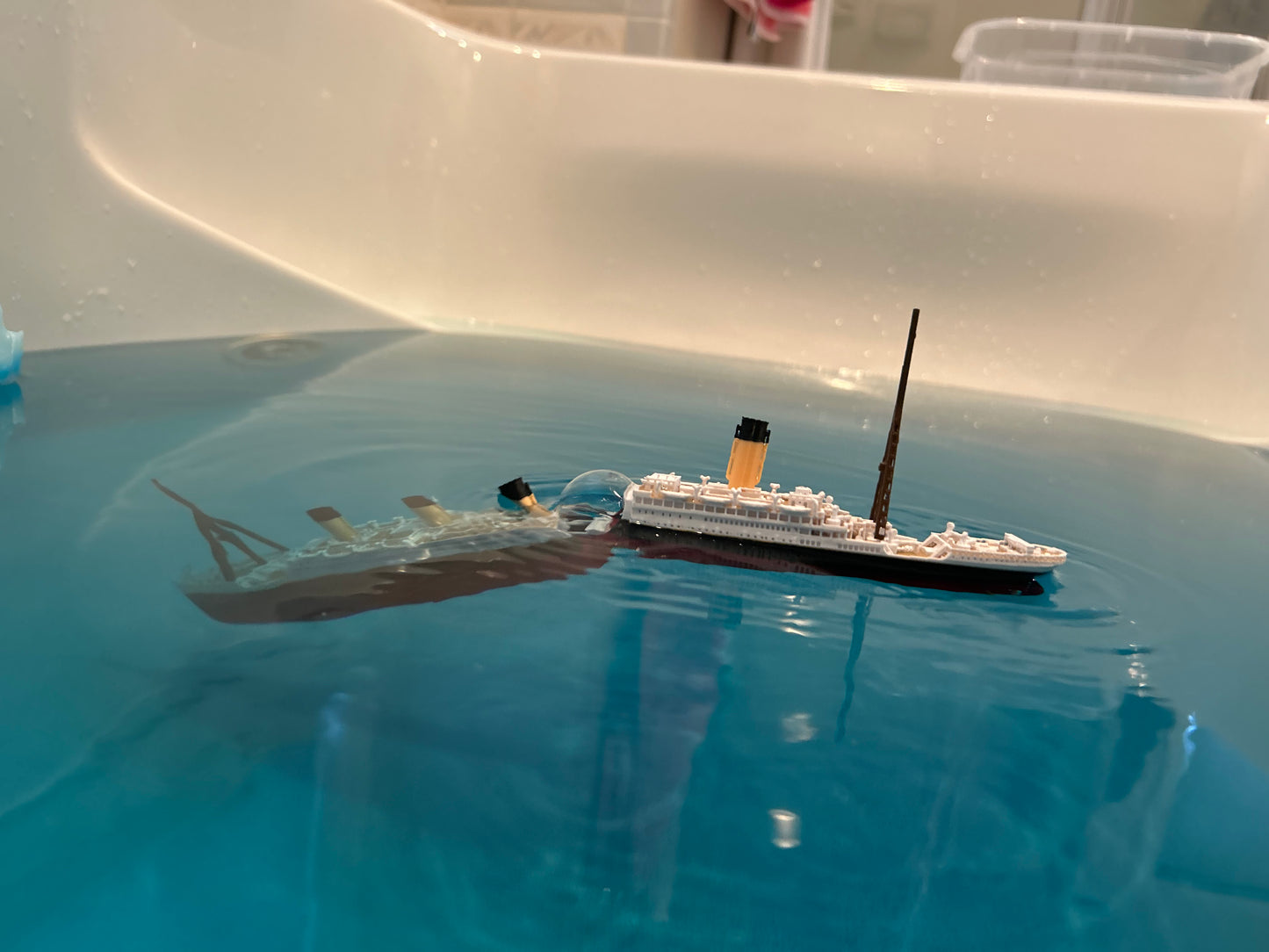 RMS Titanic Submersible Model, Educational Model, FLOATS & SINKS Historically accurate