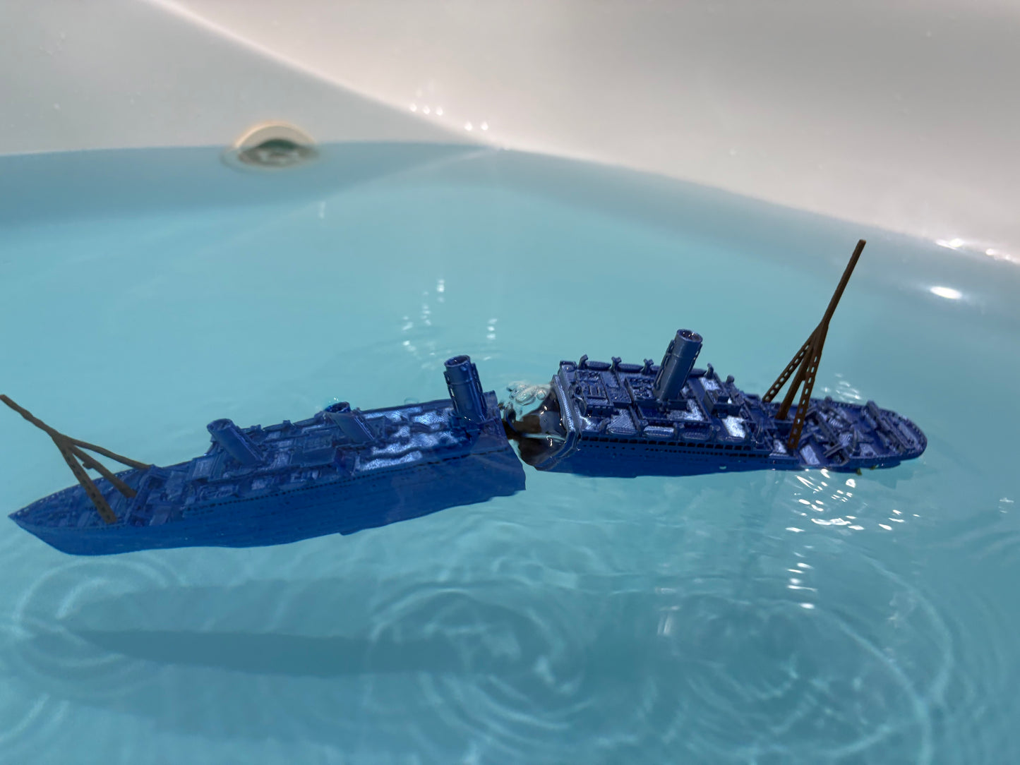 RMS Diamondtanic Submersible Model, Educational Model, FLOATS & SINKS