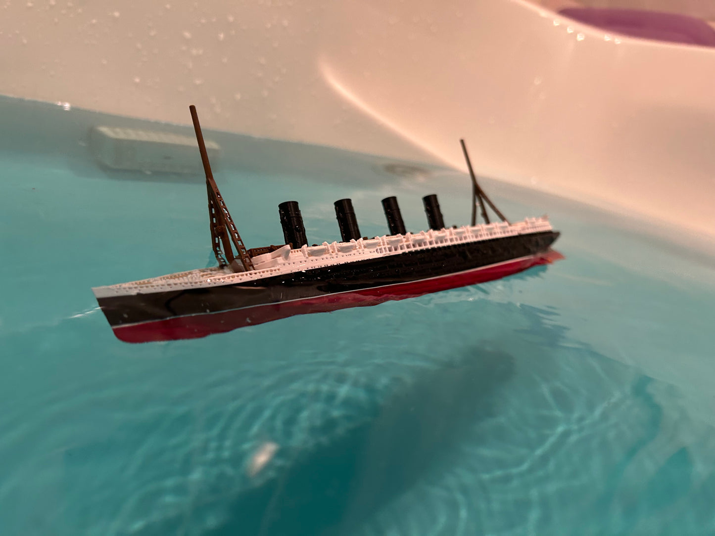 RMS Lusitania Submersible Model, Educational Model, FLOATS & SINKS Historically accurate