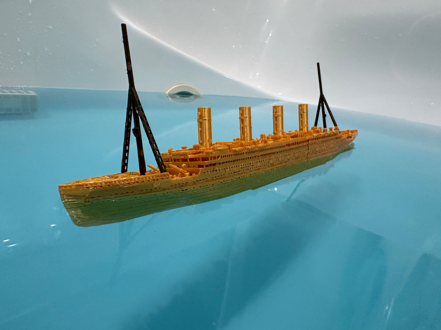 RMS Goldtanic Submersible Model, Educational Model, FLOATS & SINKS