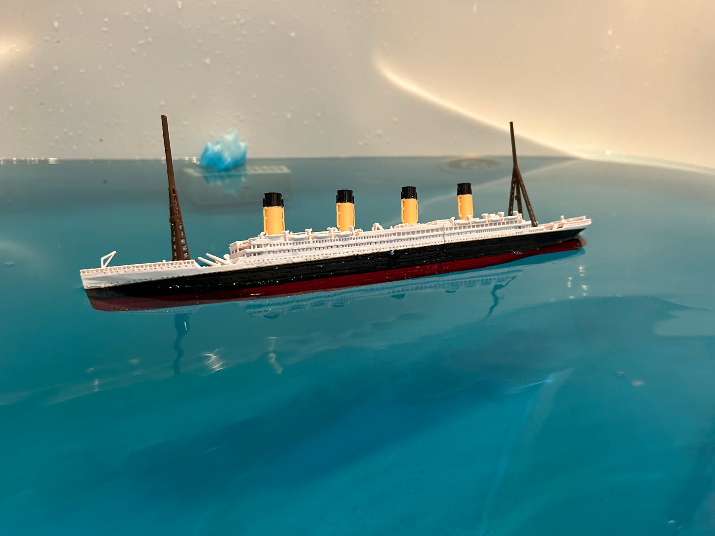 RMS Titanic Submersible Model, Educational Model, FLOATS & SINKS Historically accurate