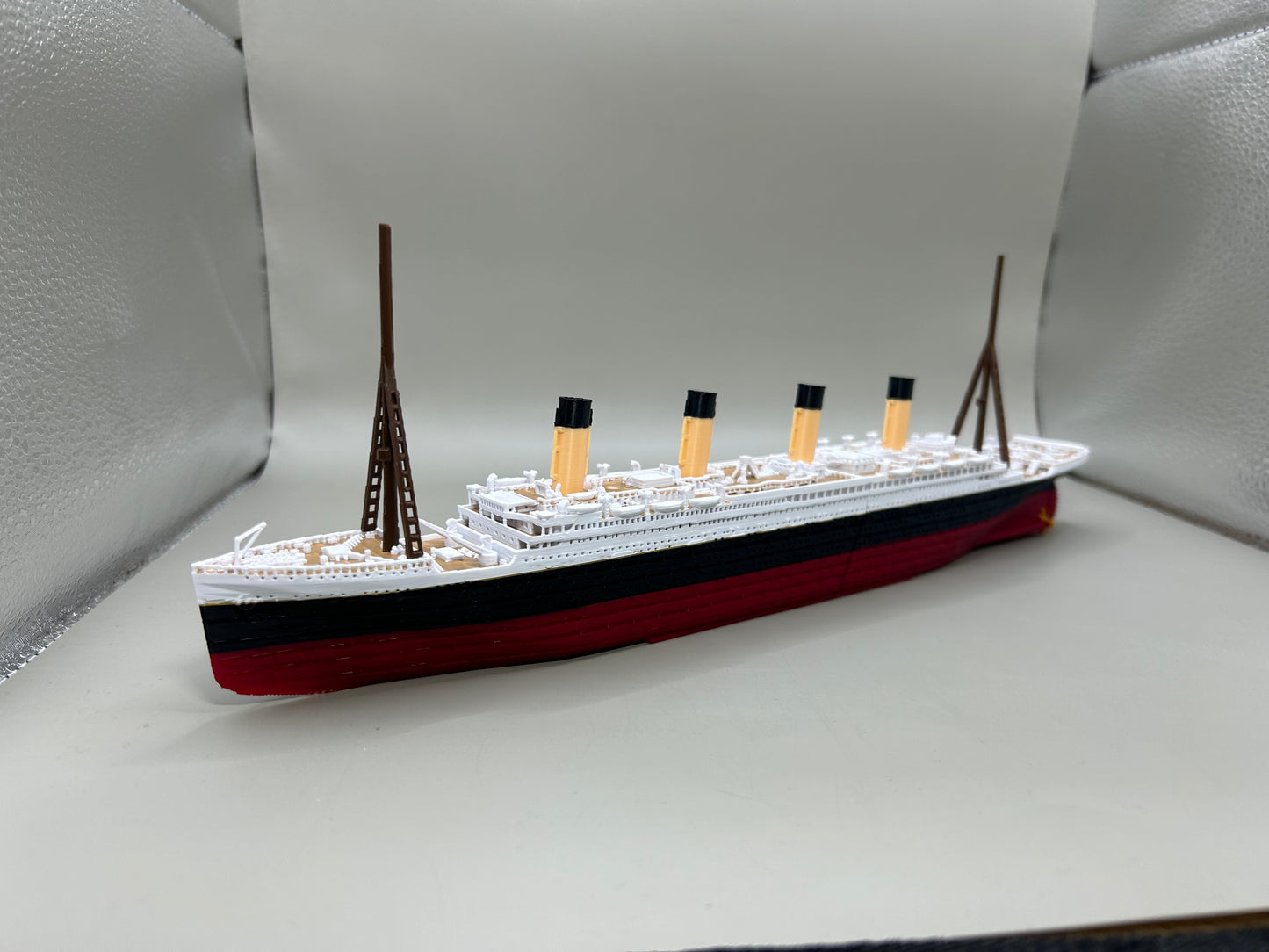 RMS Titanic Submersible Model, Educational Model, FLOATS & SINKS Historically accurate