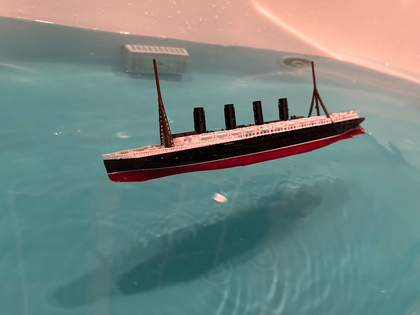 RMS Lusitania Submersible Model, Educational Model, FLOATS & SINKS Historically accurate